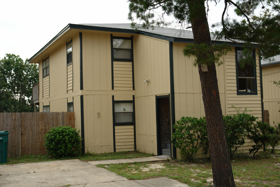 96 Josie Rd in Mary Esther, FL - Building Photo