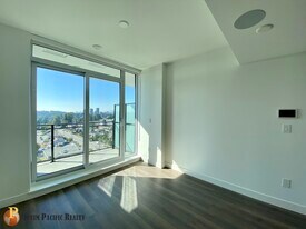 901 Lougheed Hwy in Coquitlam, BC - Building Photo