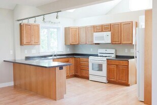 418 High St, Unit 2 in Medford, MA - Building Photo