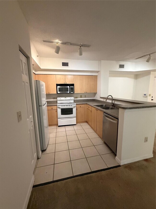 2351 W Preserve Way in Miramar, FL - Building Photo - Building Photo