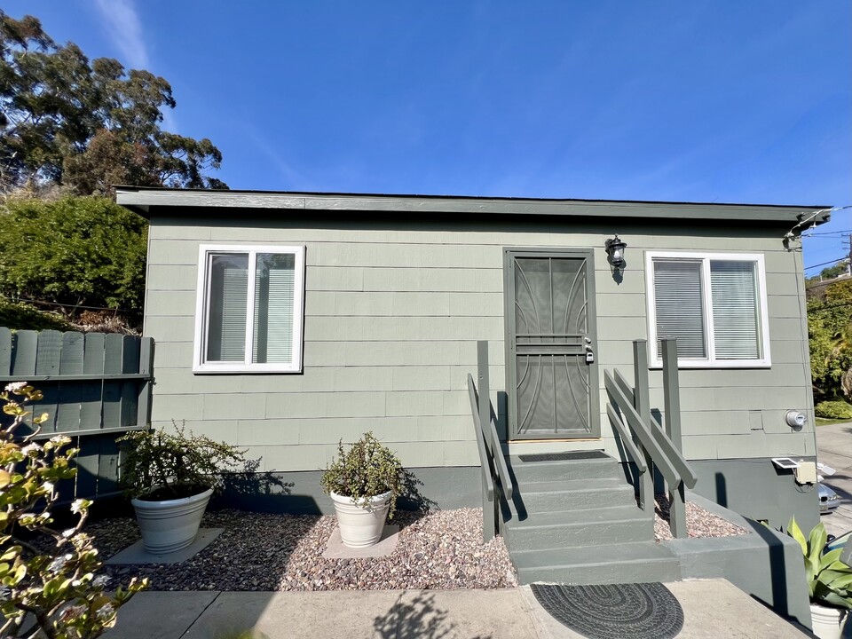 3716 Dove St in San Diego, CA - Building Photo