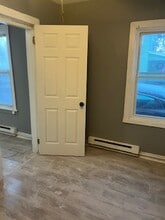 133 Center St, Unit #1 in Ellenville, NY - Building Photo - Building Photo