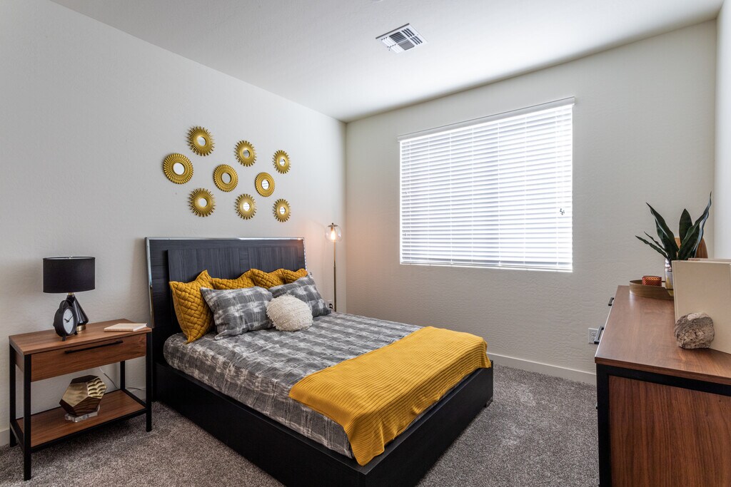 Urbana on 12th Phoenix, AZ Apartments