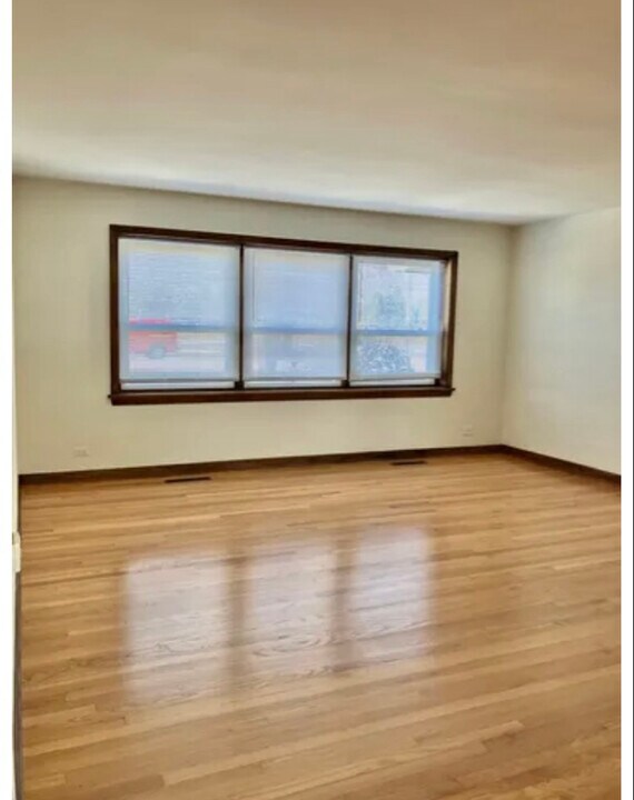 1345 S Mannheim Rd in Westchester, IL - Building Photo