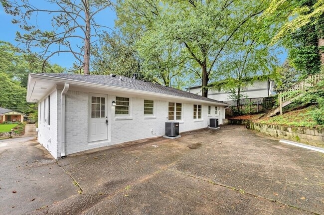 551 Wimbledon Rd NE in Atlanta, GA - Building Photo - Building Photo