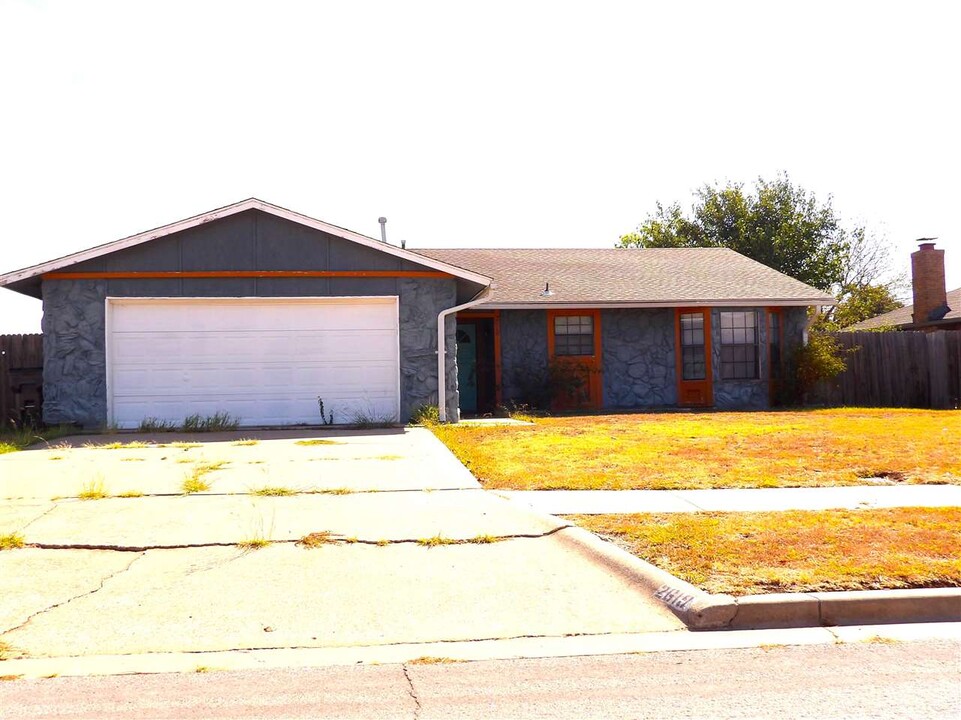 2619 NW Locksley Ln in Lawton, OK - Building Photo