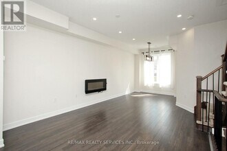 23-23 Donald Fleming Way in Whitby, ON - Building Photo - Building Photo