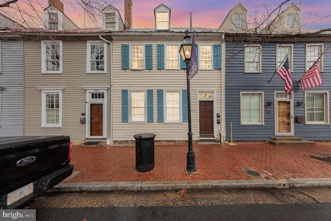 503 Caroline St in Fredericksburg, VA - Foto de edificio - Building Photo