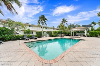 950 7th Ave S in Naples, FL - Building Photo - Building Photo