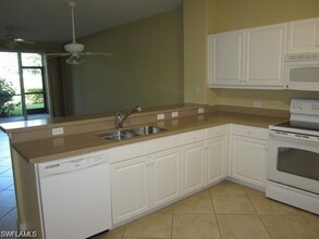 10037 Heather Ln-Unit -4-401 in Naples, FL - Foto de edificio - Building Photo