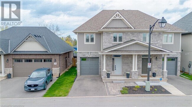 9 Lindsay Wy in Grimsby, ON - Building Photo - Building Photo