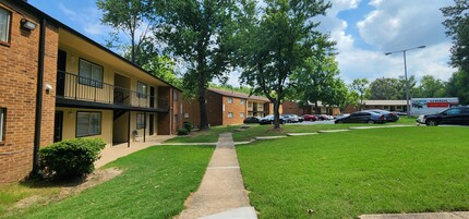 Hilldale Apartments in Memphis, TN - Building Photo - Building Photo