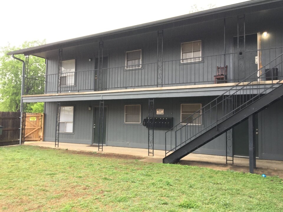 425 W Avenue C in Killeen, TX - Foto de edificio