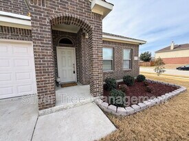 357 Marble Creek Dr in Fort Worth, TX - Building Photo