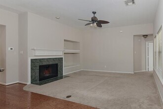 99 E Foxbriar Forest Cir in Spring, TX - Building Photo - Building Photo