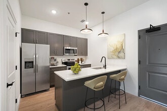 Lofts at Midtown in Mobile, AL - Foto de edificio - Building Photo