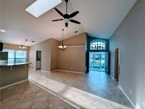 562 SW Saint Martins Cv in Port St. Lucie, FL - Building Photo - Building Photo