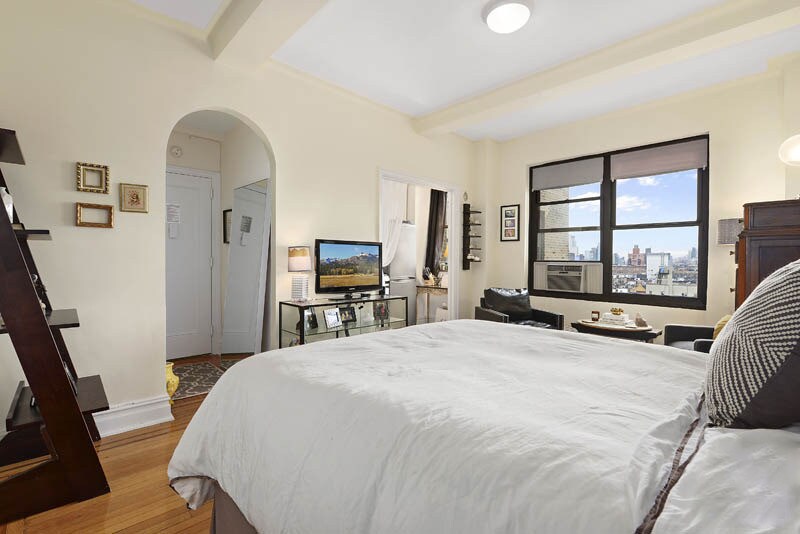 166 2nd Ave in New York, NY - Building Photo