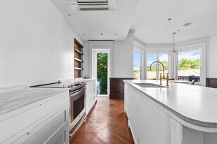 320 Tappan St, Unit 2 in Brookline, MA - Building Photo