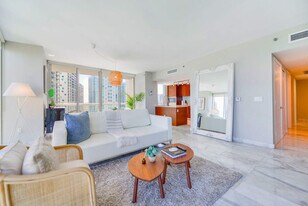 485 Brickell Ave in Miami, FL - Building Photo