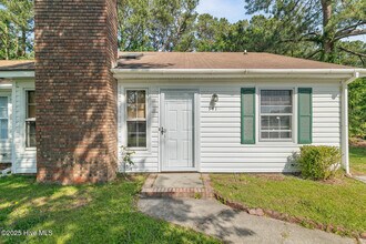 141 Pine Crest Dr in Jacksonville, NC - Building Photo - Building Photo