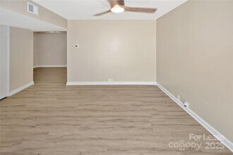 7021 Stonington Ln in Charlotte, NC - Building Photo - Building Photo