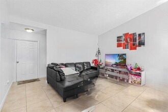 8520 NW 193rd Ln in Hialeah, FL - Building Photo - Building Photo