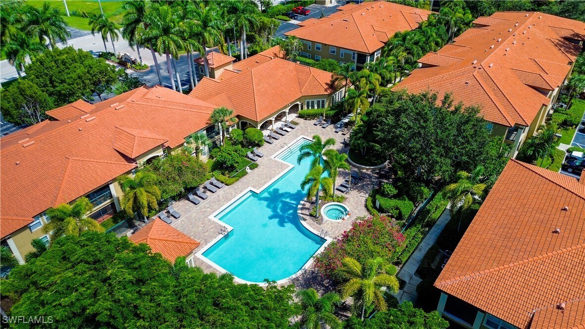8861 Colonnades Ct W in Bonita Springs, FL - Building Photo
