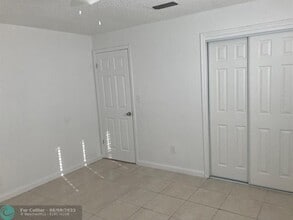 3600 Riverside Dr in Coral Springs, FL - Building Photo - Building Photo