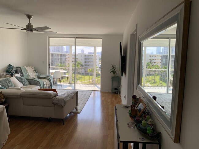 2851 Leonard Dr in Aventura, FL - Building Photo - Building Photo