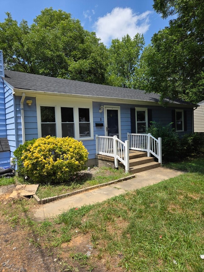 8 N Fern Ave