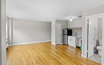The Flats at Wasson Way in Cincinnati, OH - Building Photo - Building Photo