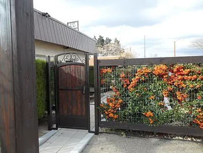 533 Valencia Dr SE in Albuquerque, NM - Building Photo - Building Photo