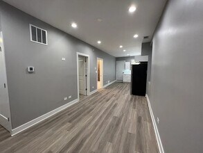 1227 W Ohio St, Unit G in Chicago, IL - Building Photo - Building Photo