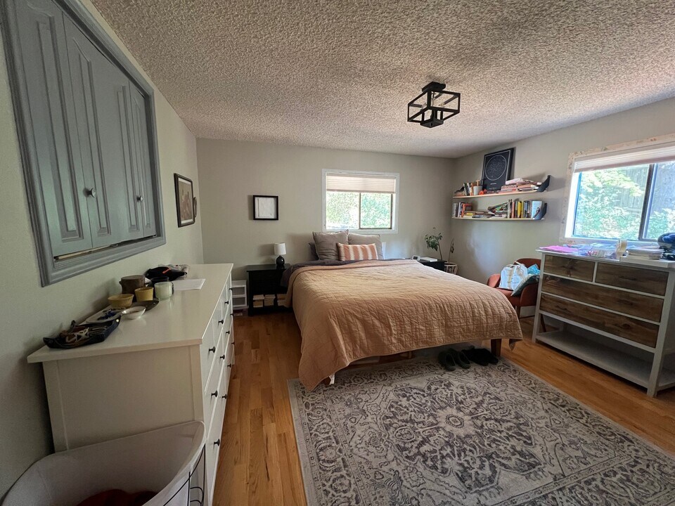 1273 Lynnewood Blvd in Klamath Falls, OR - Foto de edificio