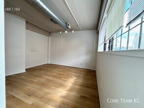 320 W 7th St in Kansas City, MO - Building Photo - Building Photo