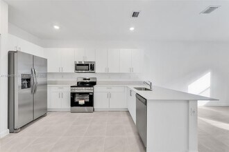 2522 SE 27th Dr in Homestead, FL - Building Photo - Building Photo