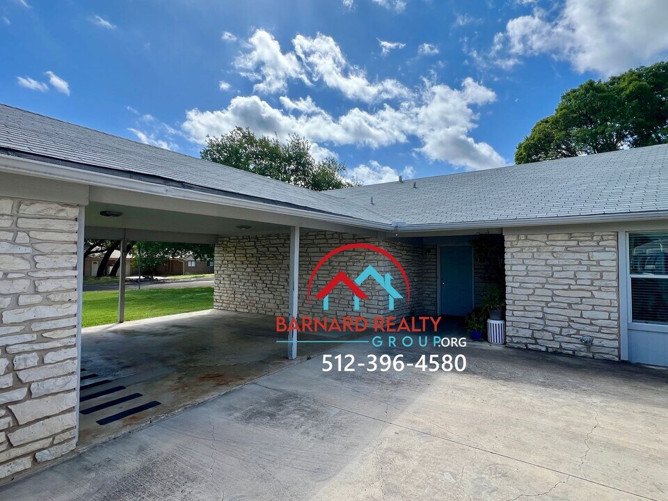 400 Craddock Ave in San Marcos, TX - Building Photo