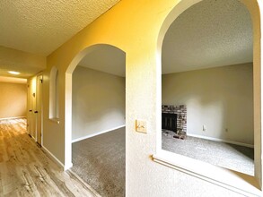 180 Park Place Dr in Petaluma, CA - Building Photo - Building Photo