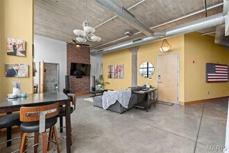 2323 Locust St, Unit 308 in St. Louis, MO - Building Photo - Building Photo