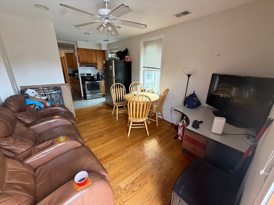 10 Moreland St in Boston, MA - Building Photo