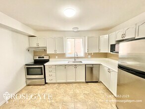18 Bush Clover Crescent in Kitchener, ON - Building Photo - Building Photo
