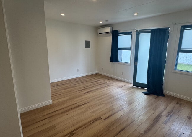 914 S Ogden Dr, Unit Modern Guesthouse