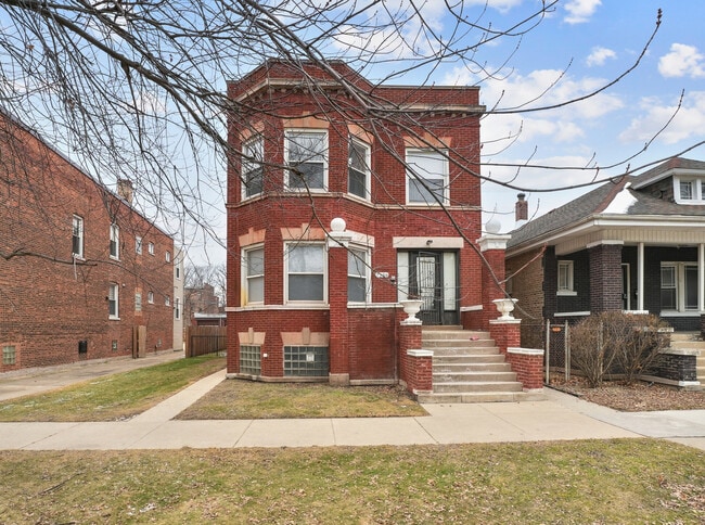 property at 7138 S Prairie Ave