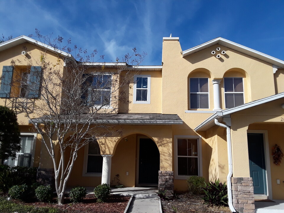 2006 Seaside Cay Dr in Clearwater, FL - Foto de edificio