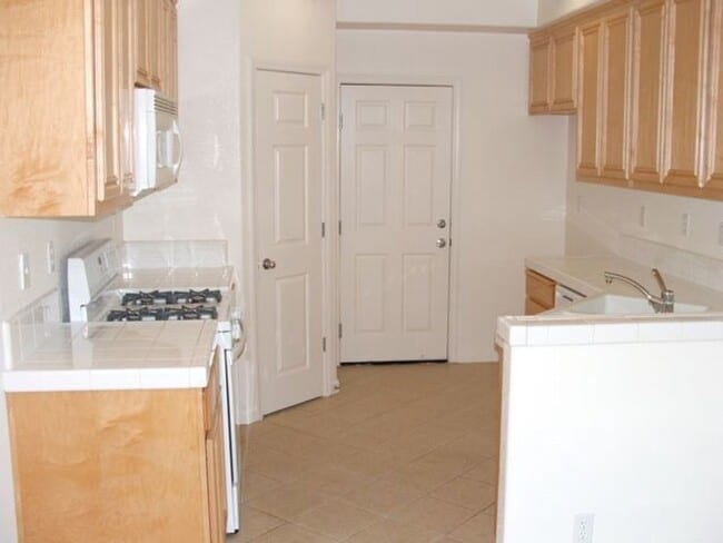 1376 Reagan Way in Brentwood, CA - Building Photo - Building Photo