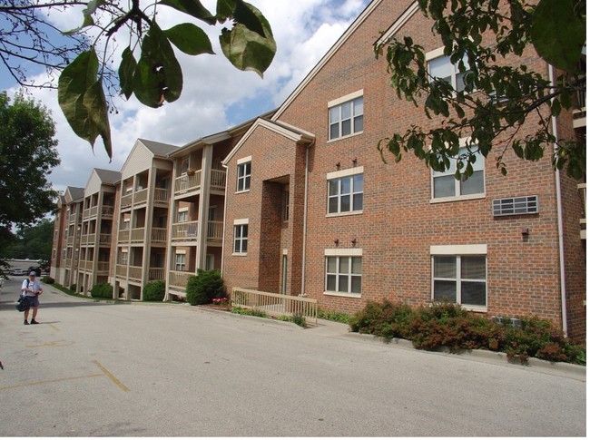 Wilshire Manor Apartments in Wauwatosa, WI - Building Photo - Building Photo