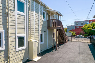 2815-2817 Filbert St in Oakland, CA - Foto de edificio - Building Photo