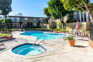 Alders Apartment Company in Tustin, CA - Building Photo