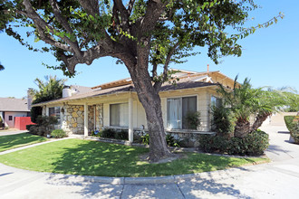 7341 Toulouse Dr in Huntington Beach, CA - Building Photo - Building Photo